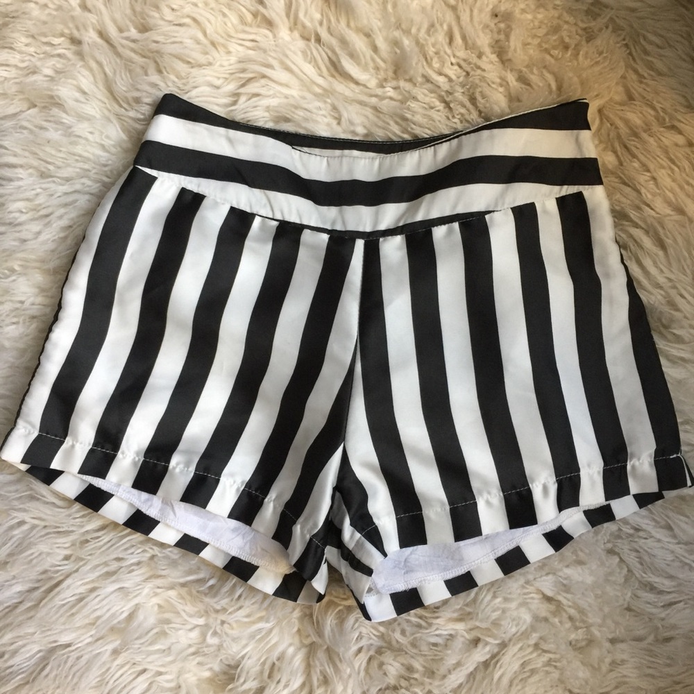 Audrey Striped Shorts - Picture 1 of 6